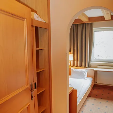 Conrad سالباخ هينترغليم